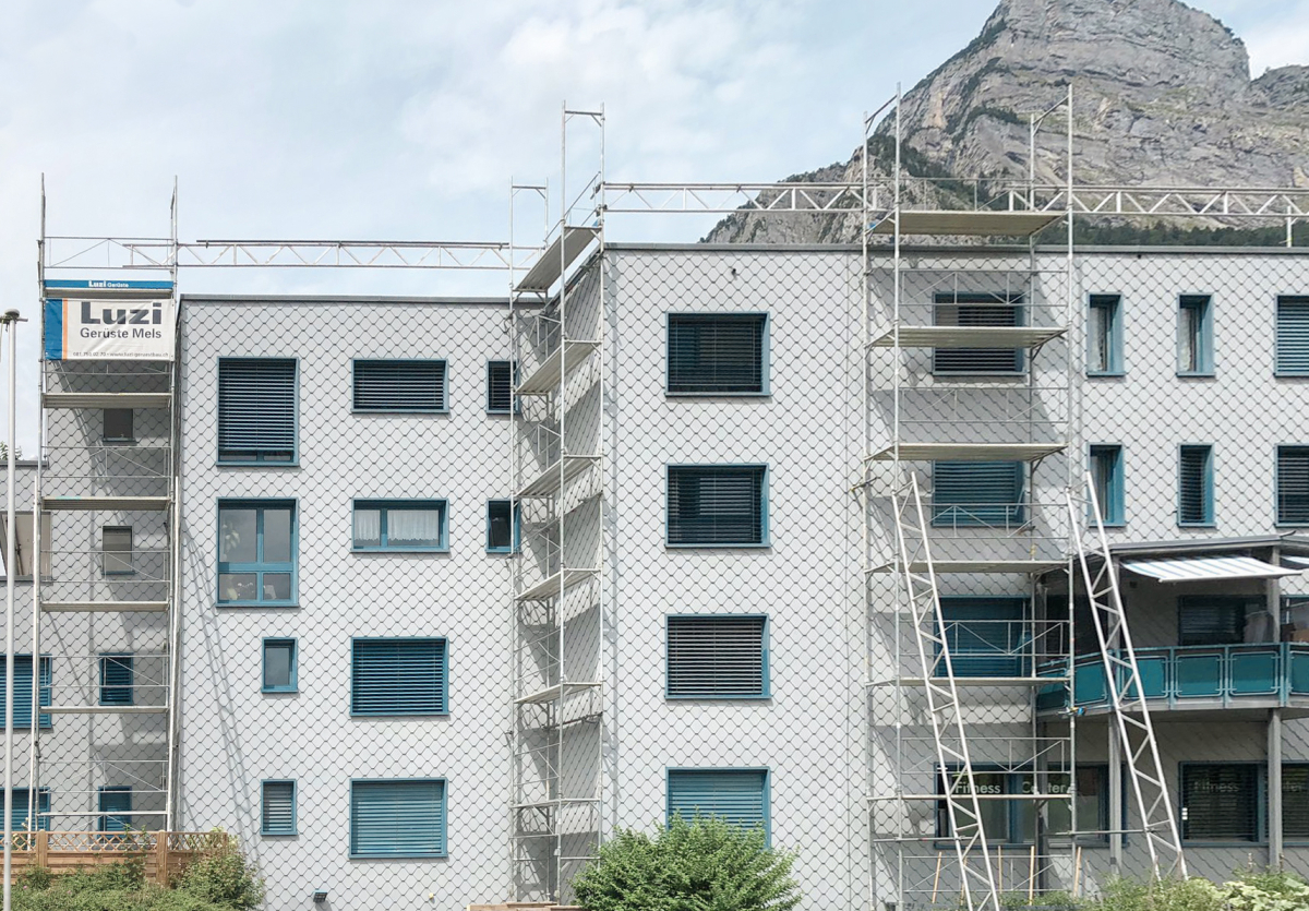 Dachrandschutz mittels Türme und Trägerverbindungen